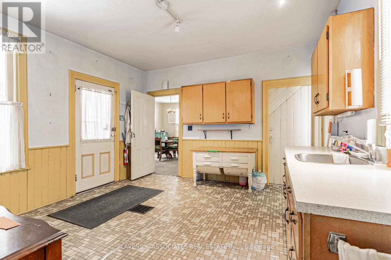 49 Queens Drive, Toronto, Ontario  M9N 2H3 - Photo 9 - W12537938