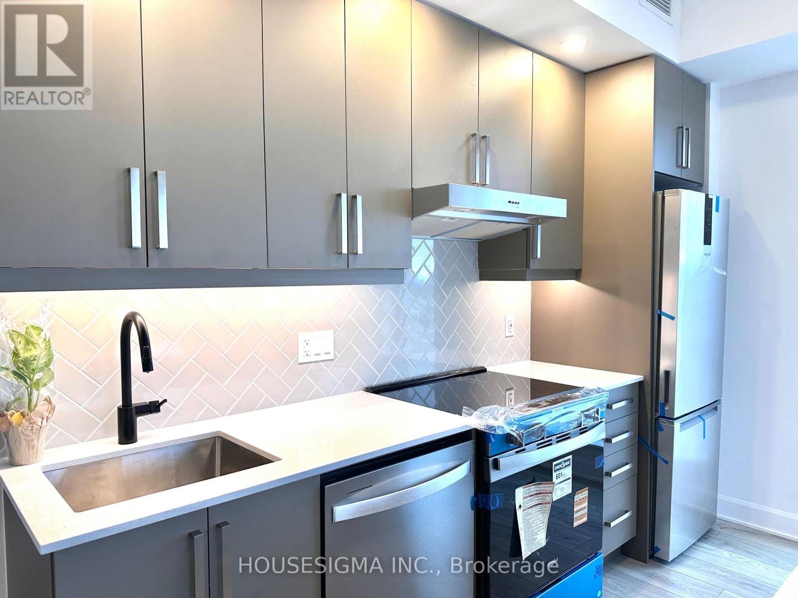 1702 - 3240 William Coltson Avenue, Oakville, Ontario  L6H 8C8 - Photo 13 - W12537958