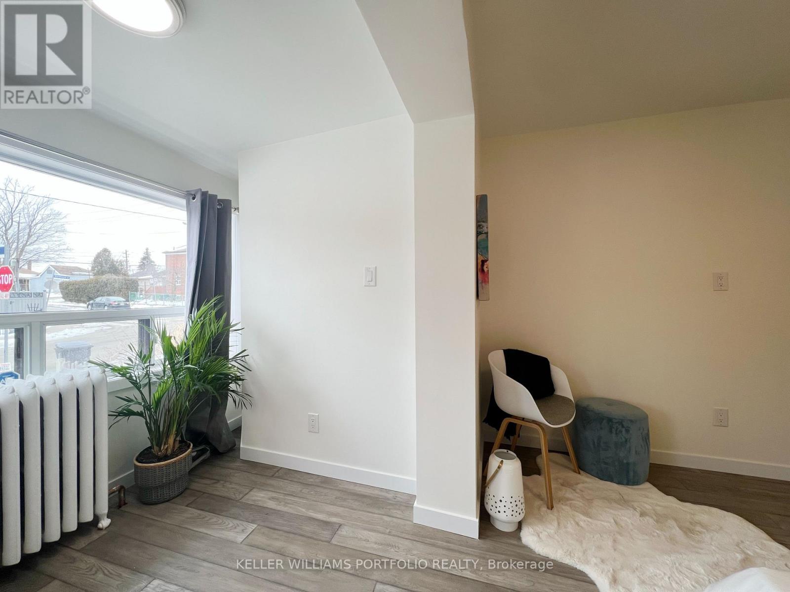 Main - 93 Northland Avenue, Toronto, Ontario  M6N 2E3 - Photo 4 - W12538012