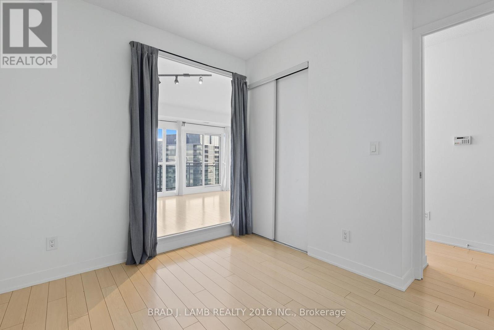 2425 - 165 Legion Road N, Toronto, Ontario  M8Y 0B3 - Photo 11 - W12538030