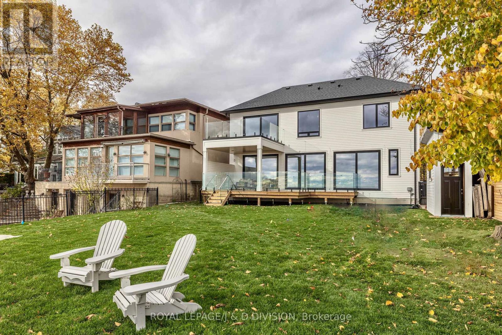 99 Lake Promenade, Toronto, Ontario  M8W 1A2 - Photo 8 - W12538034