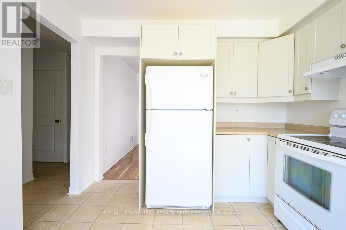 2030 Glenada Crescent, Oakville, Ontario  L6H 4M5 - Photo 10 - W12538090