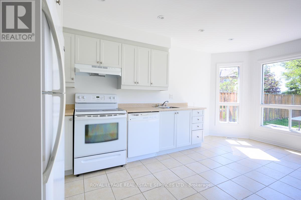 2030 Glenada Crescent, Oakville, Ontario  L6H 4M5 - Photo 11 - W12538090