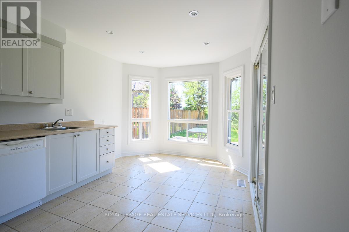 2030 Glenada Crescent, Oakville, Ontario  L6H 4M5 - Photo 12 - W12538090