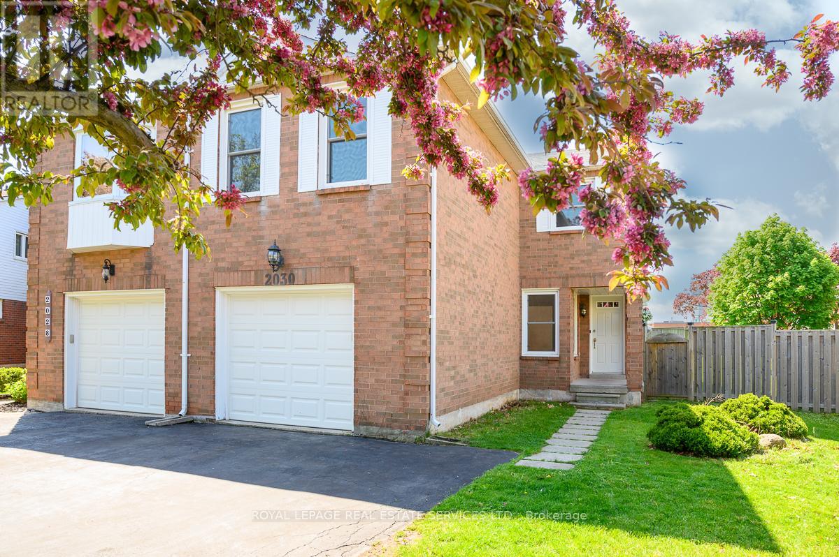 2030 Glenada Crescent, Oakville, Ontario  L6H 4M5 - Photo 2 - W12538090