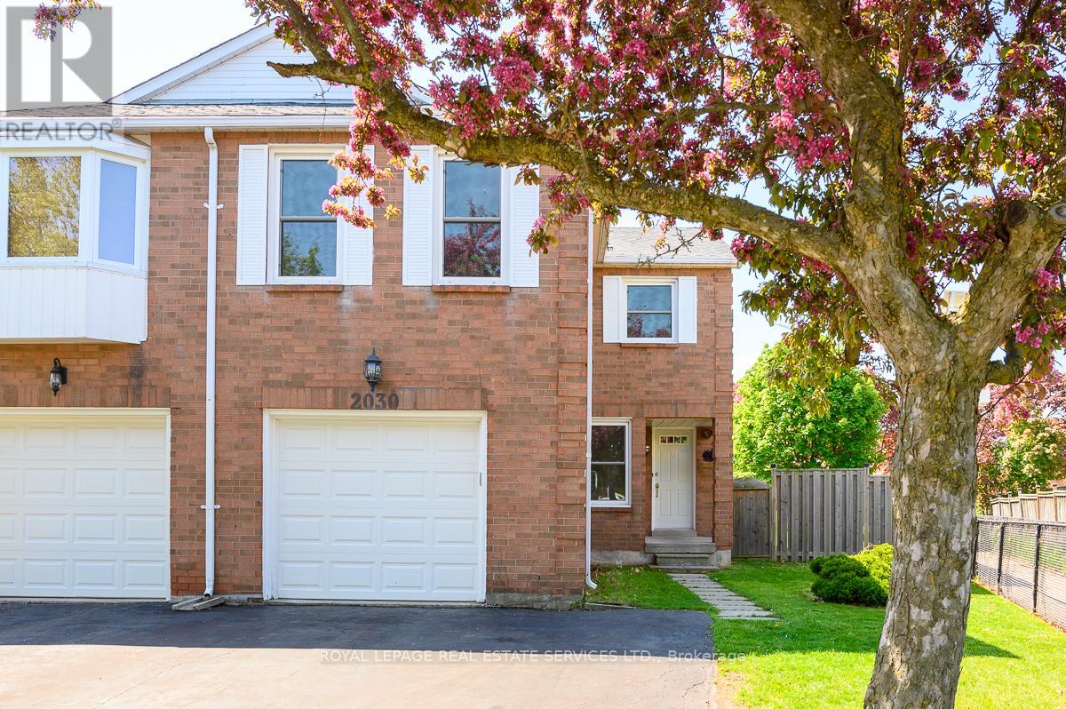 2030 Glenada Crescent, Oakville, Ontario  L6H 4M5 - Photo 3 - W12538090