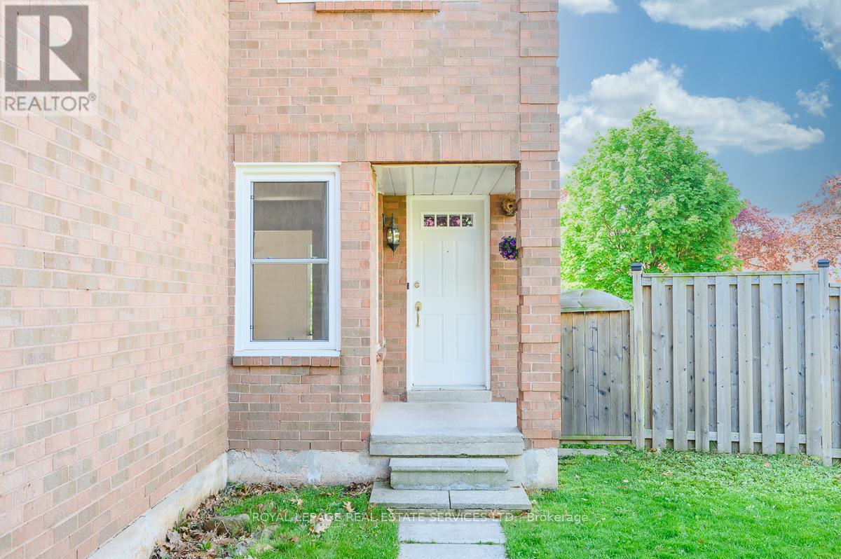 2030 Glenada Crescent, Oakville, Ontario  L6H 4M5 - Photo 4 - W12538090