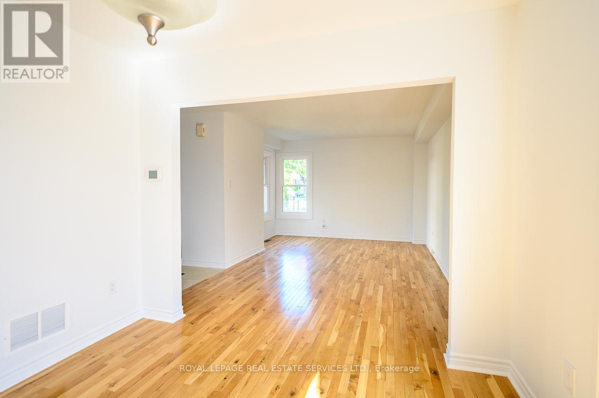 2030 Glenada Crescent, Oakville, Ontario  L6H 4M5 - Photo 6 - W12538090