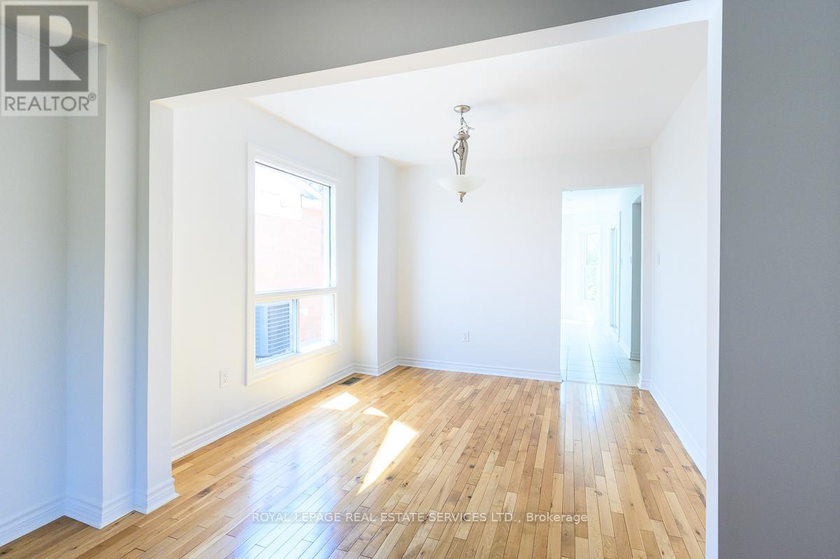 2030 Glenada Crescent, Oakville, Ontario  L6H 4M5 - Photo 8 - W12538090