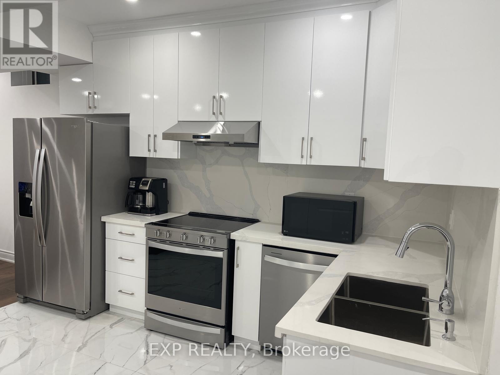 24 Frost Street, Brampton, Ontario  L6X 5P5 - Photo 5 - W12538108