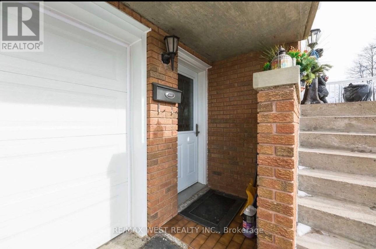 BASEMENT - 4 DANTEK COURT, Brampton, Ontario