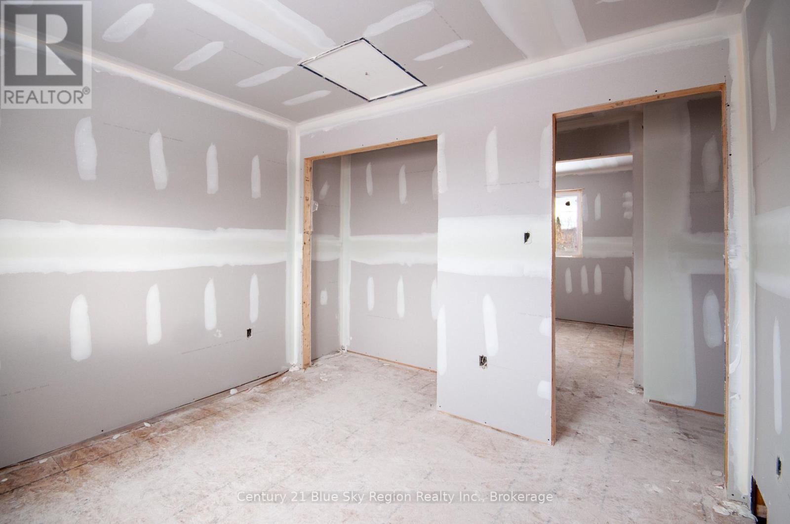 201 Talon Crescent, Bonfield, Ontario  P0H 2E0 - Photo 11 - X12538260