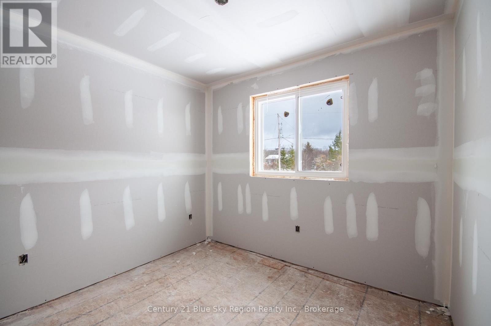 201 Talon Crescent, Bonfield, Ontario  P0H 2E0 - Photo 13 - X12538260