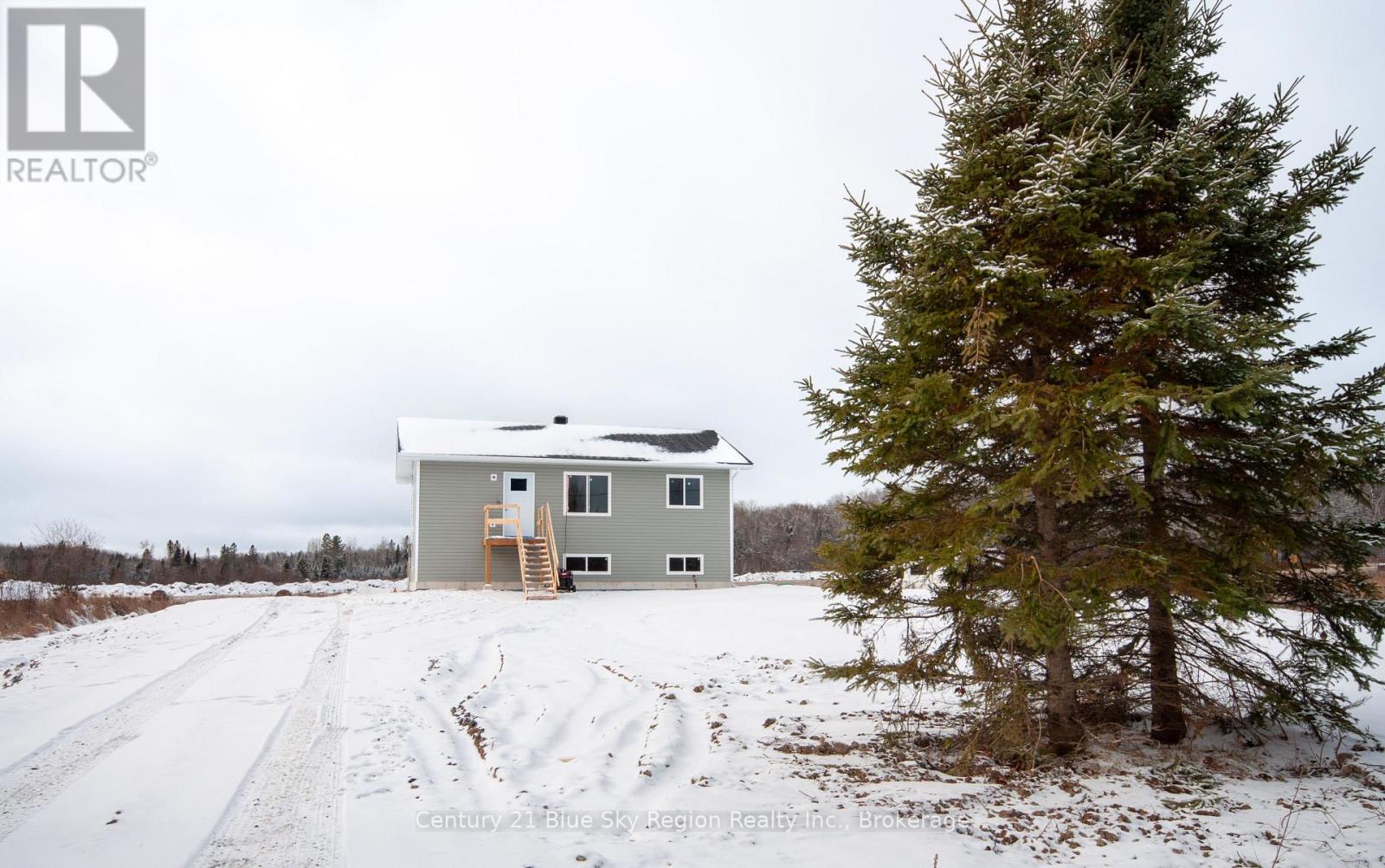 201 Talon Crescent, Bonfield, Ontario  P0H 2E0 - Photo 3 - X12538260