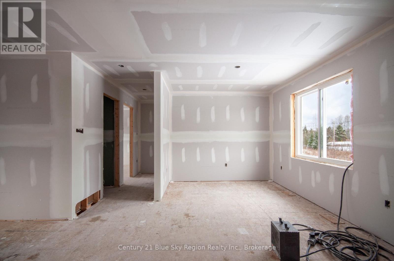 201 Talon Crescent, Bonfield, Ontario  P0H 2E0 - Photo 5 - X12538260