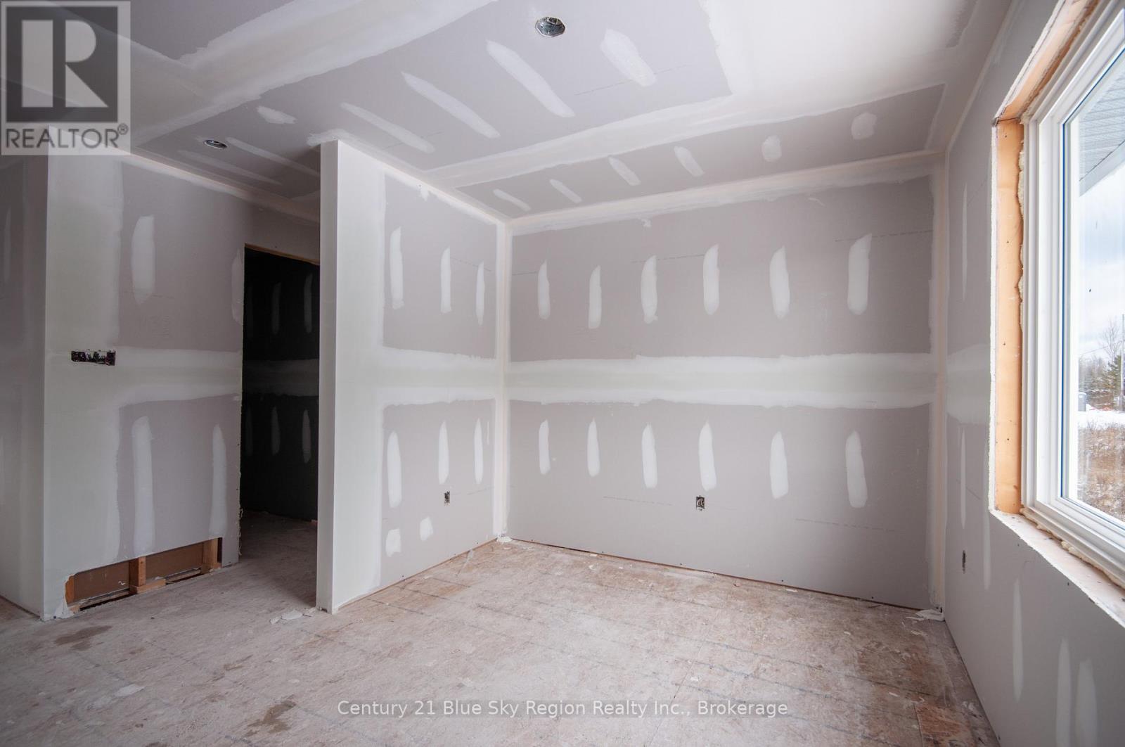 201 Talon Crescent, Bonfield, Ontario  P0H 2E0 - Photo 6 - X12538260