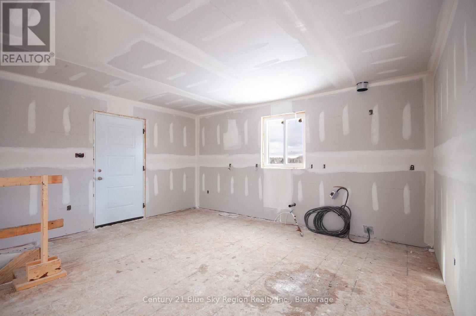 201 Talon Crescent, Bonfield, Ontario  P0H 2E0 - Photo 7 - X12538260