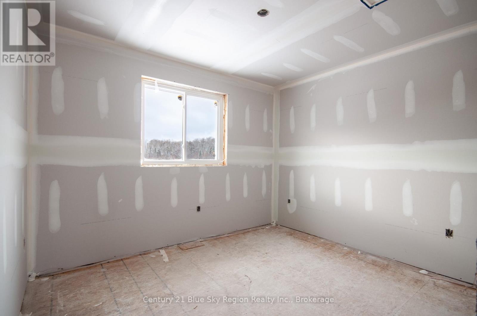 201 Talon Crescent, Bonfield, Ontario  P0H 2E0 - Photo 9 - X12538260