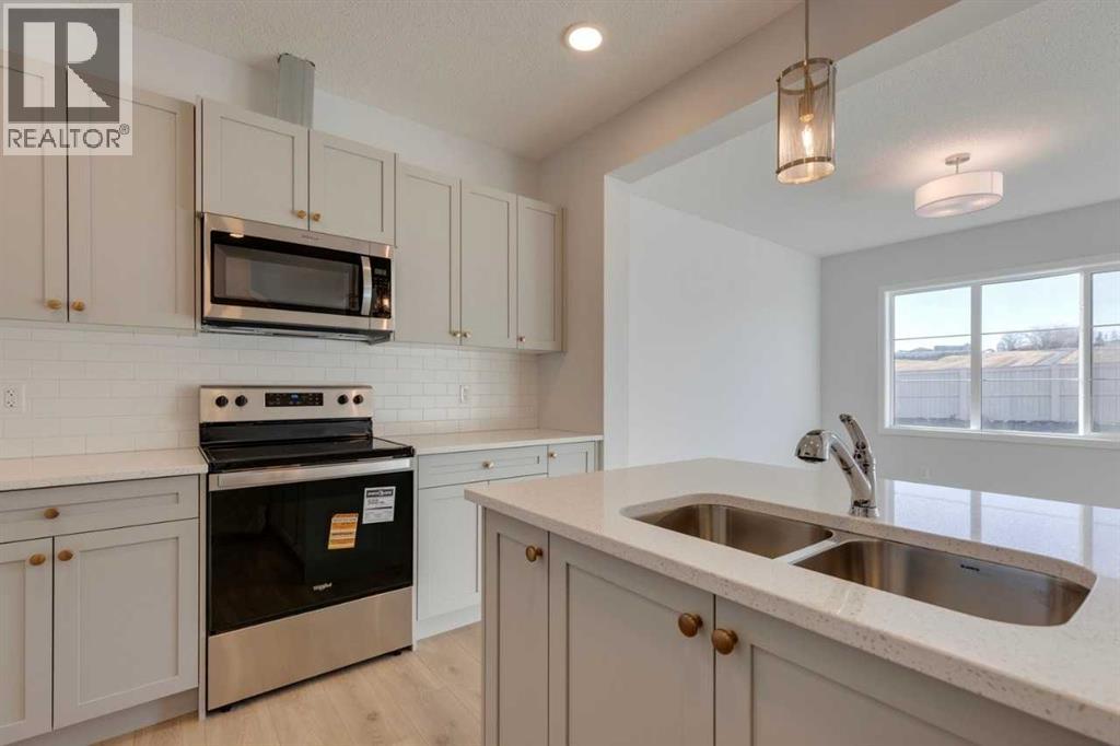 1477 Bayview Point Sw, Airdrie, Alberta  T4B 3N8 - Photo 9 - A2262865