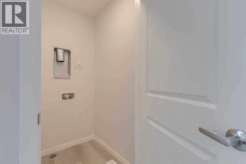 1477 Bayview Point Sw, Airdrie, Alberta  T4B 3N8 - Photo 15 - A2262865