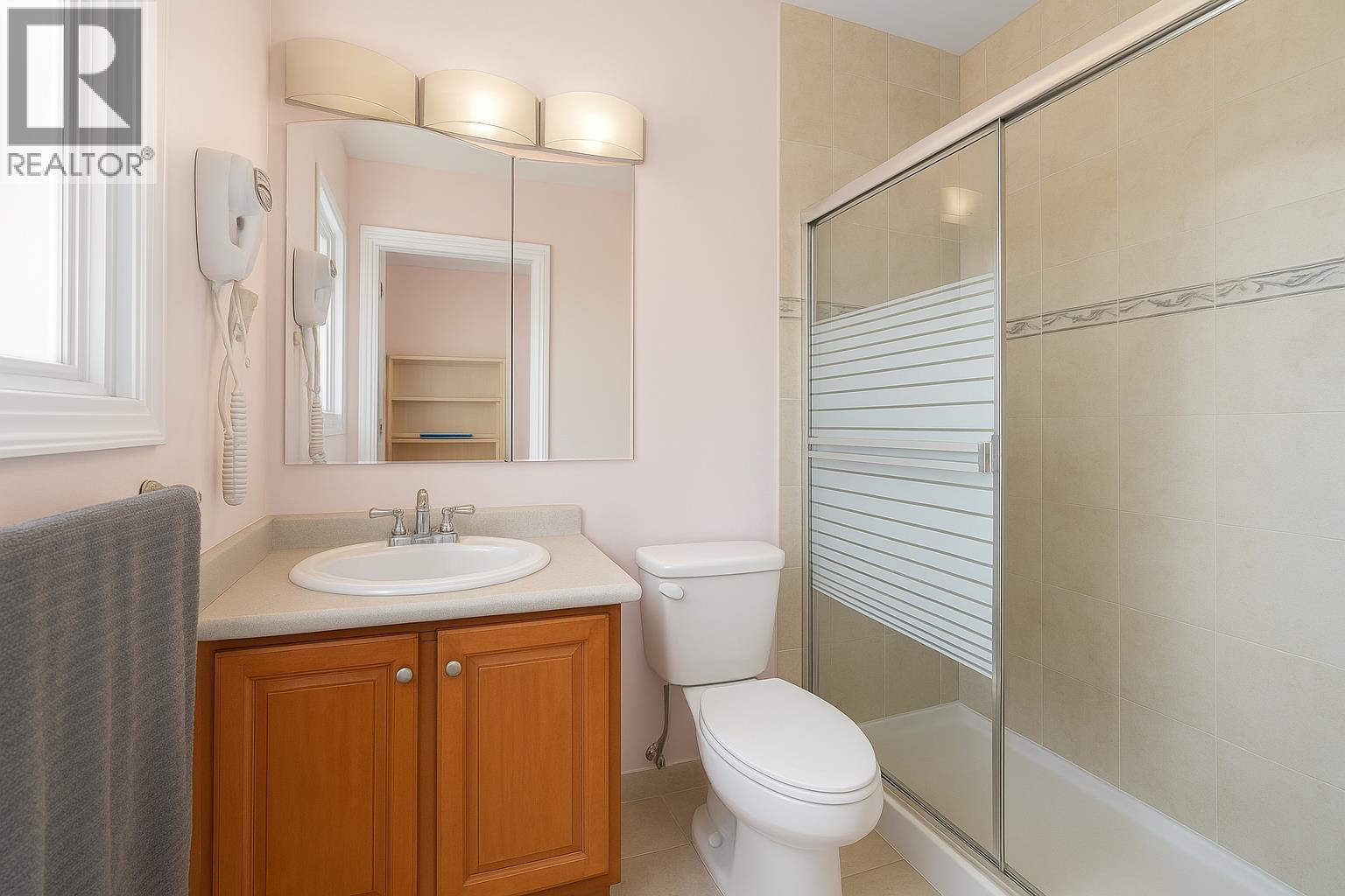 7722 12th Avenue, Burnaby, British Columbia  V3N 2K5 - Photo 12 - R3066680