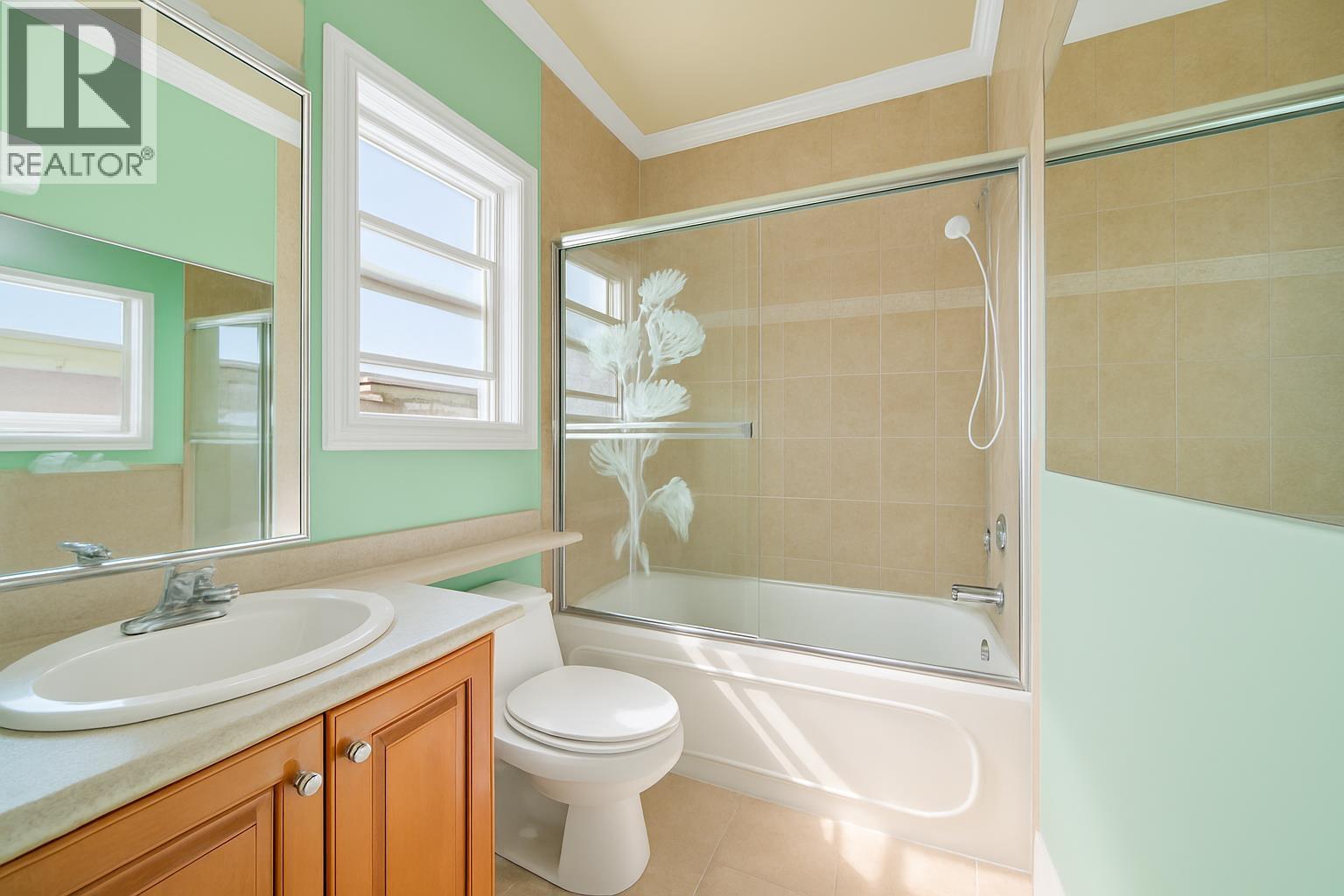 7722 12th Avenue, Burnaby, British Columbia  V3N 2K5 - Photo 8 - R3066680