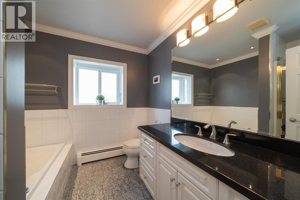 4824 Fairlawn Drive, Burnaby, British Columbia  V5C 3R8 - Photo 12 - R3066684