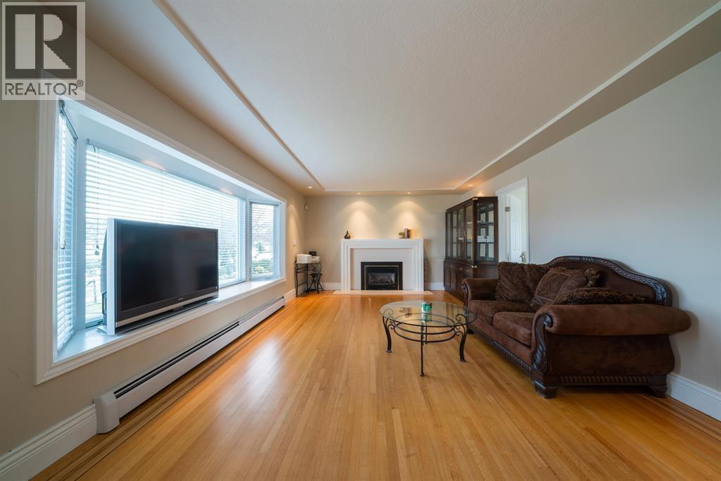 4824 Fairlawn Drive, Burnaby, British Columbia  V5C 3R8 - Photo 6 - R3066684