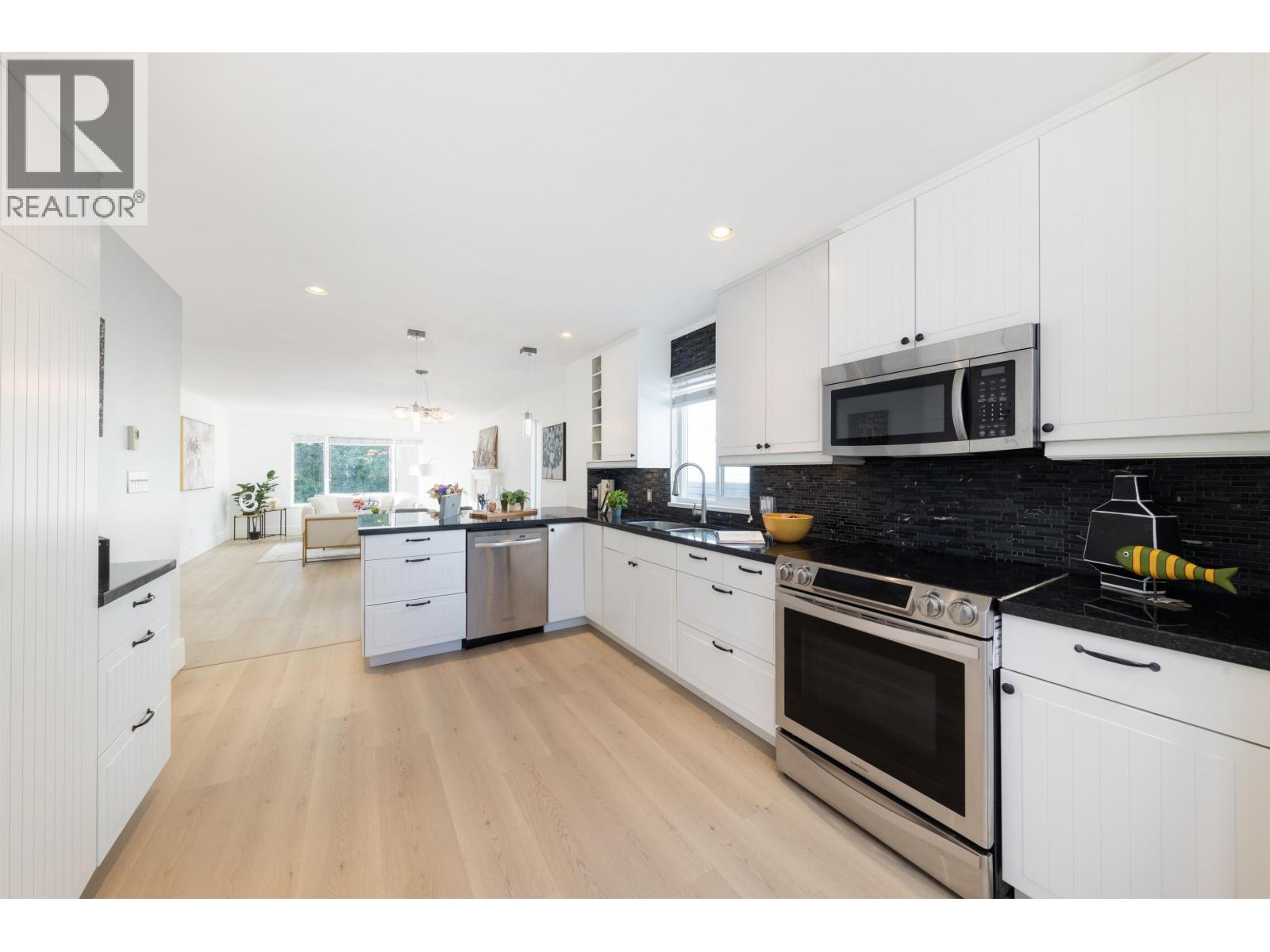 3638 Maginnis Avenue, North Vancouver, British Columbia V7K 2L6 - Photo 14 - R3066685