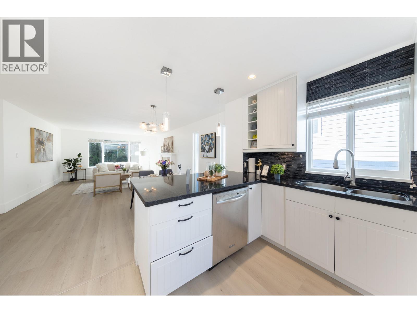 3638 Maginnis Avenue, North Vancouver, British Columbia V7K 2L6 - Photo 16 - R3066685