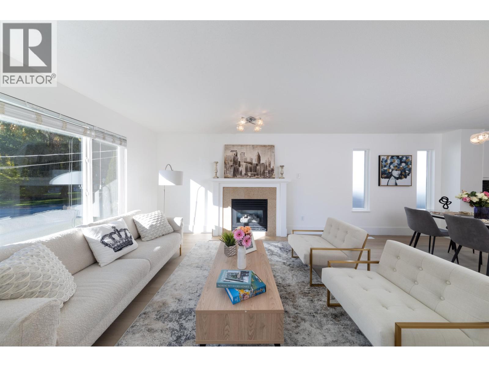 3638 Maginnis Avenue, North Vancouver, British Columbia V7K 2L6 - Photo 3 - R3066685