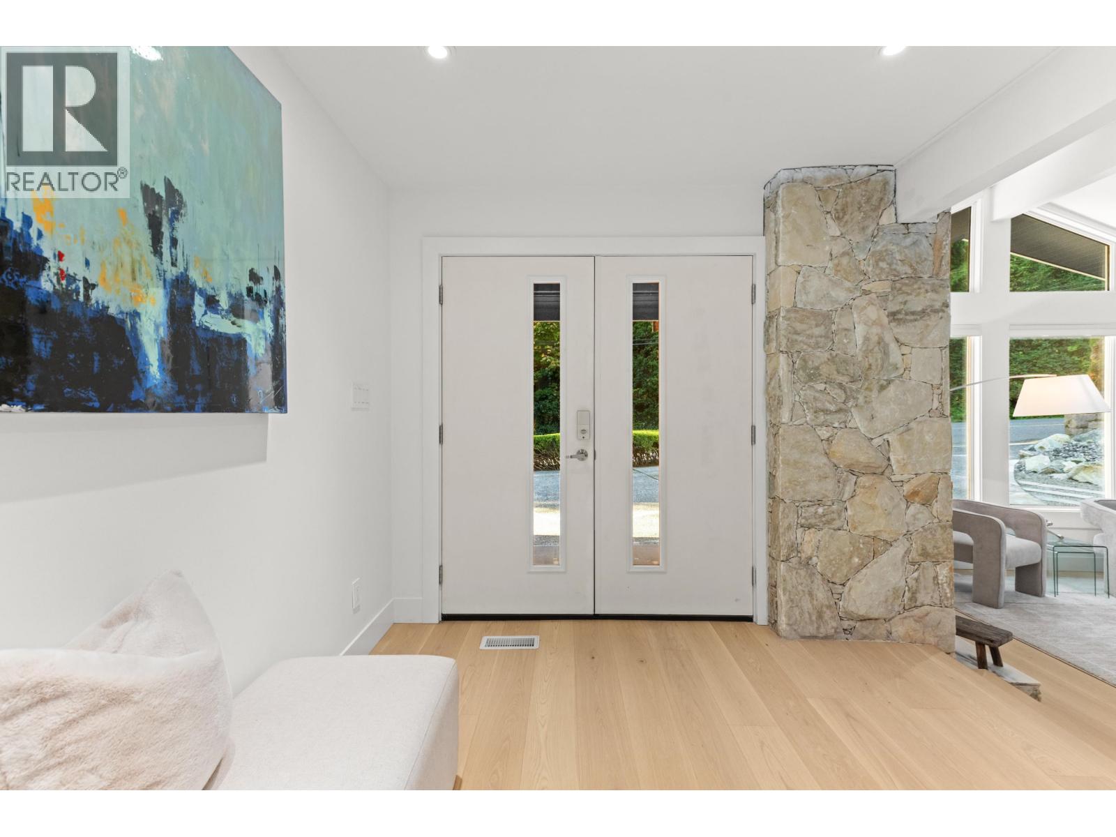 5540 Marine Drive, West Vancouver, British Columbia V7W 2R5 - Photo 2 - R3066698