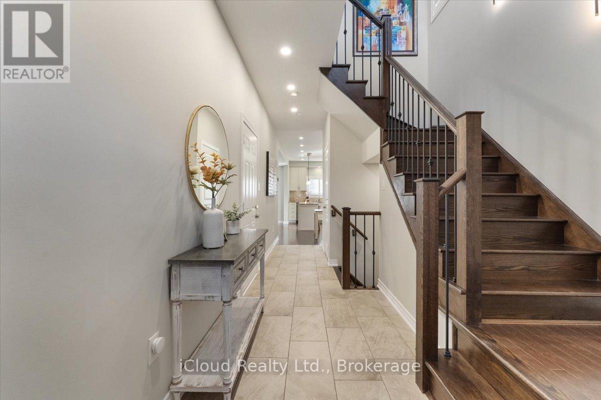 115 Echovalley Drive, Hamilton, Ontario  L8J 0H1 - Photo 4 - X12537998