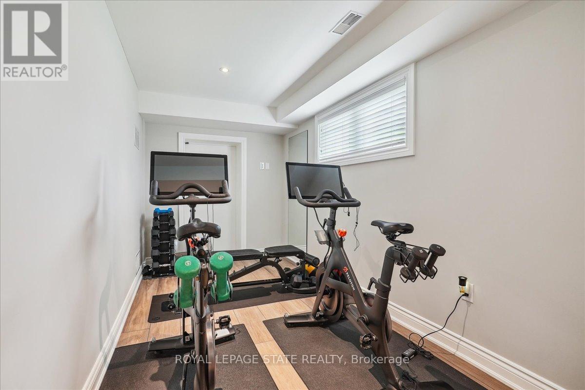 10 Azalea Court, Hamilton, Ontario  L8J 1K4 - Photo 36 - X12538042