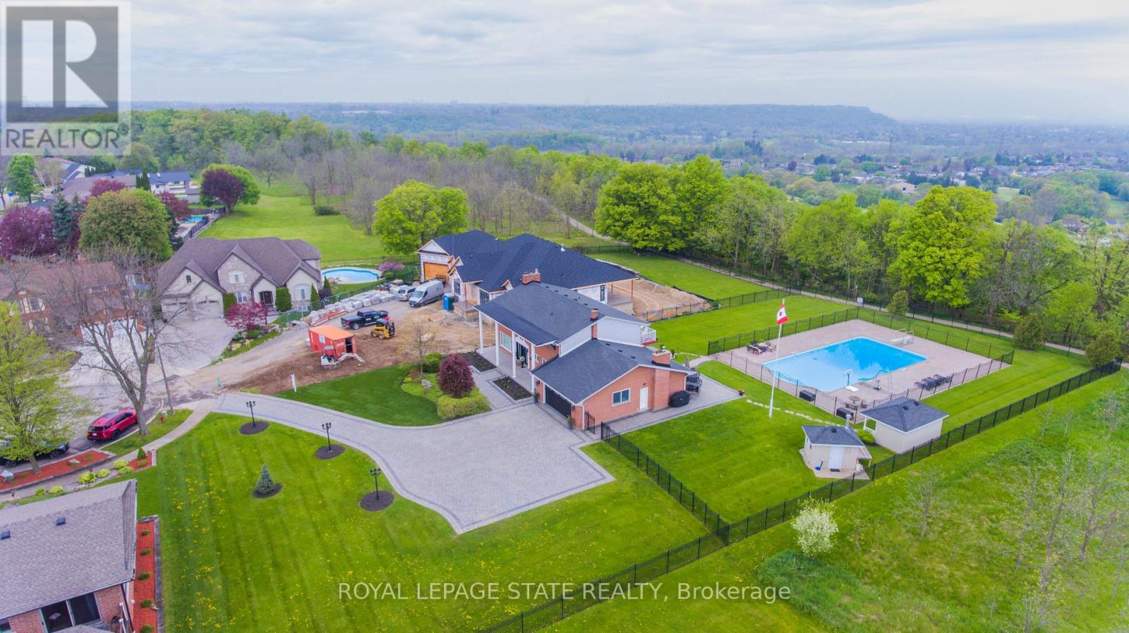 10 Azalea Court, Hamilton, Ontario  L8J 1K4 - Photo 48 - X12538042