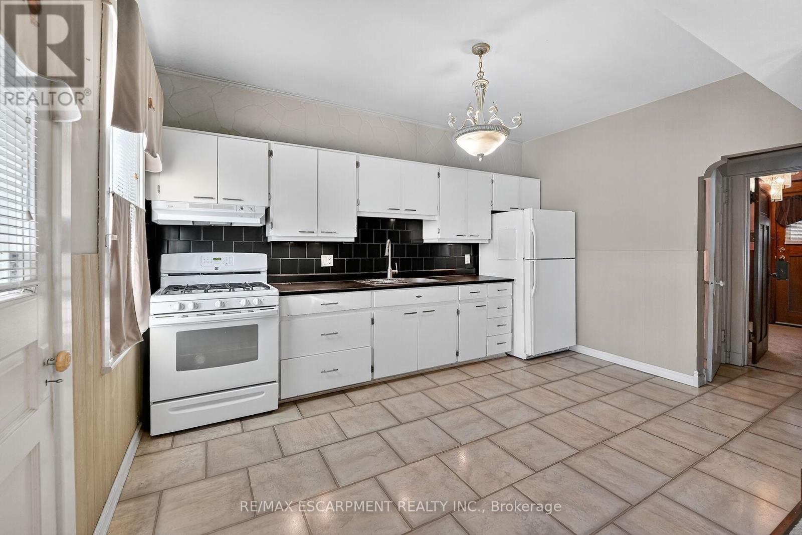 72 London Street N, Hamilton, Ontario  L8H 4B5 - Photo 12 - X12538116