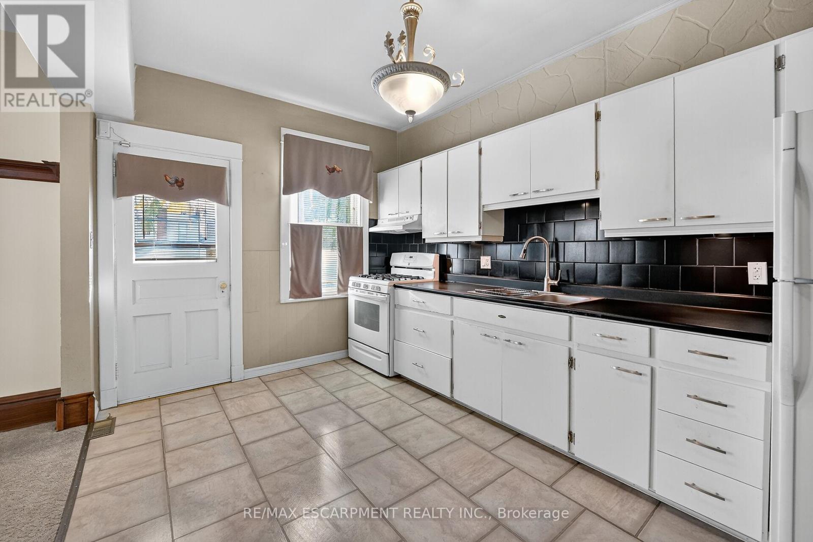 72 London Street N, Hamilton, Ontario  L8H 4B5 - Photo 13 - X12538116