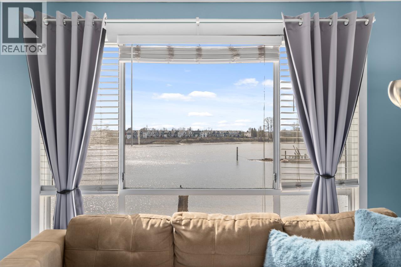 312 6 RENAISSANCE SQUARE, New Westminster, British Columbia