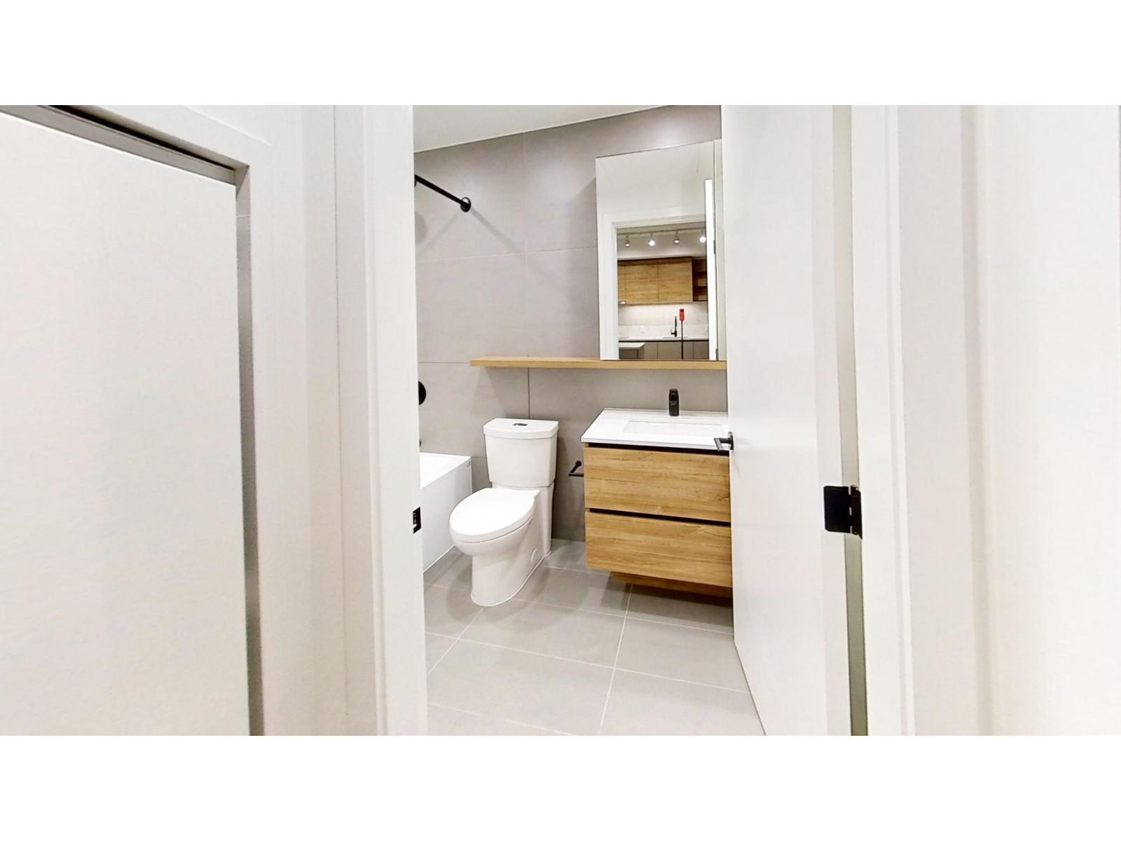 32xx 10448 University Drive, Surrey, British Columbia  V3T 0S7 - Photo 2 - R3066769