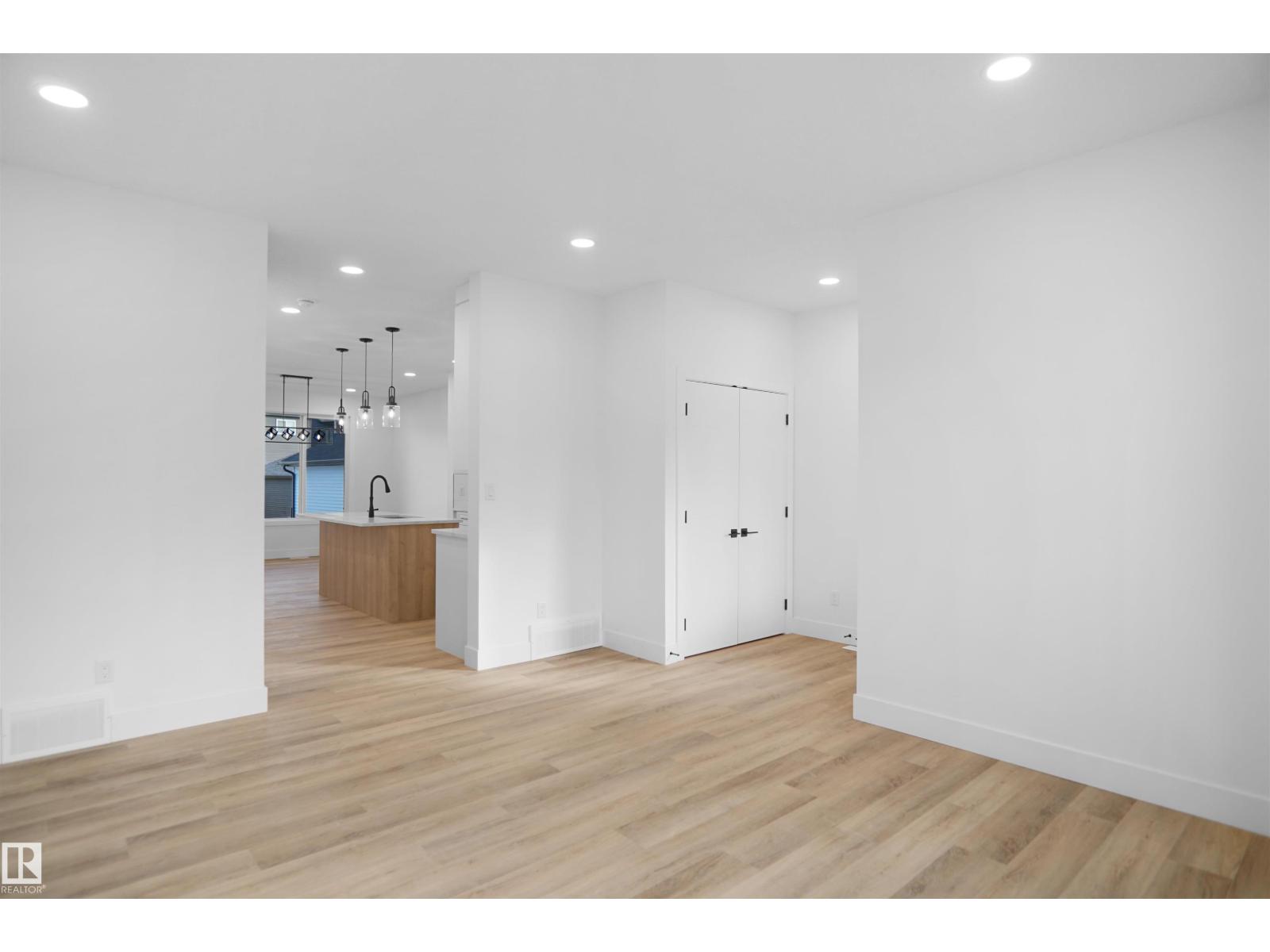 786 Cy Becker Dr Nw, Edmonton, Alberta  T5Y 2W4 - Photo 6 - E4464993