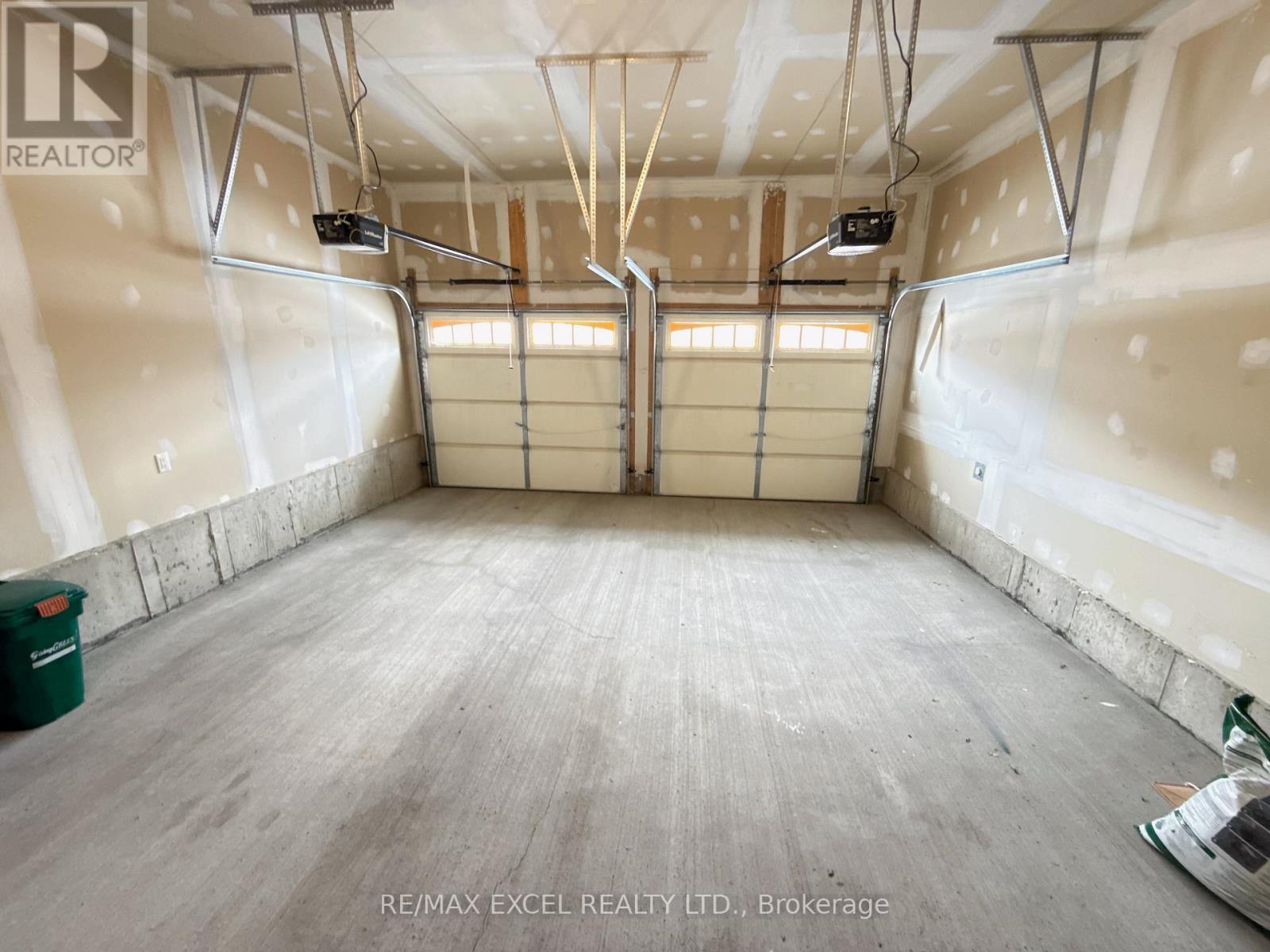 18 Macdonald Court, Richmond Hill, Ontario  L4E 4S3 - Photo 12 - N12524946