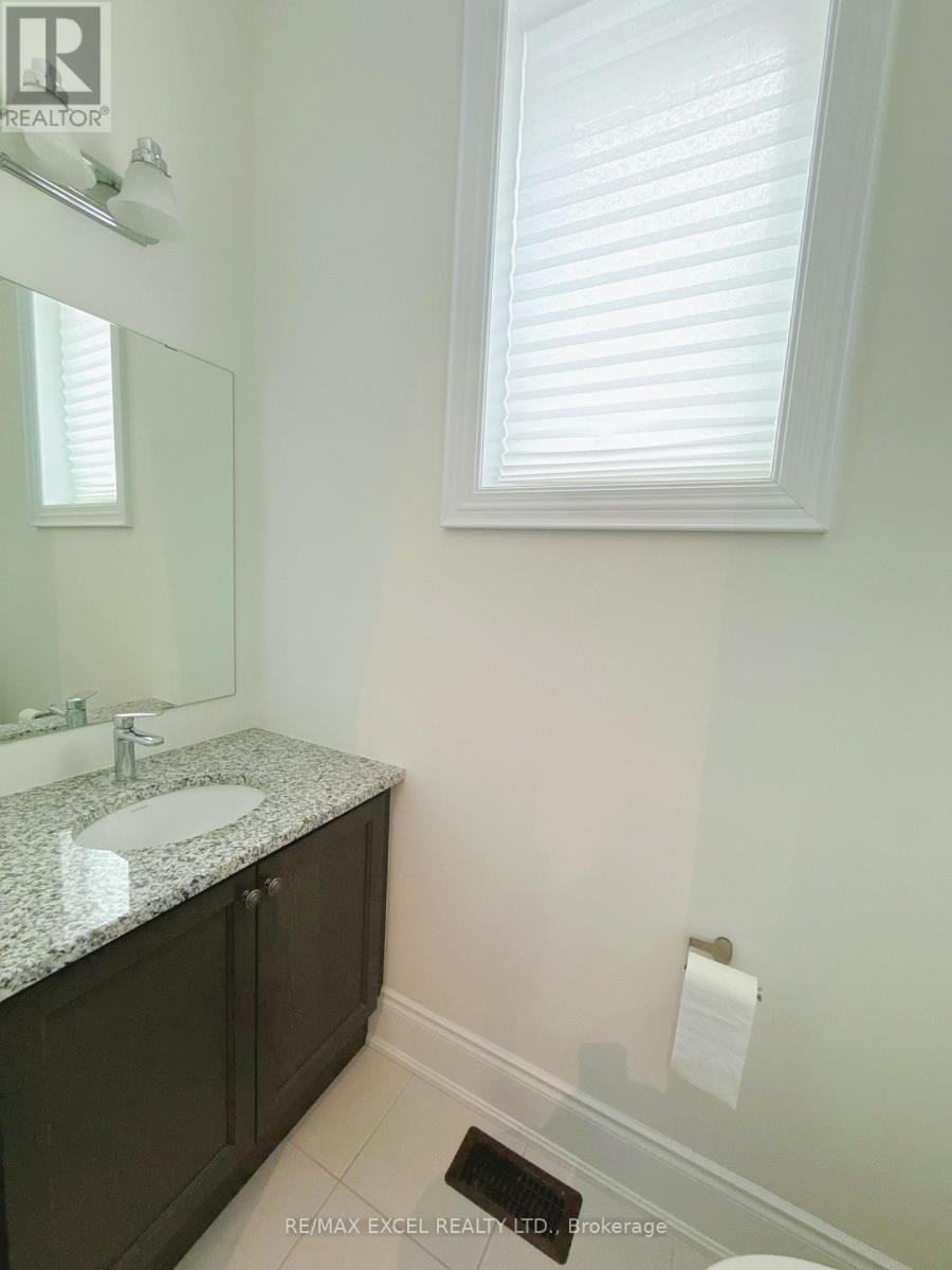 18 Macdonald Court, Richmond Hill, Ontario  L4E 4S3 - Photo 10 - N12524946