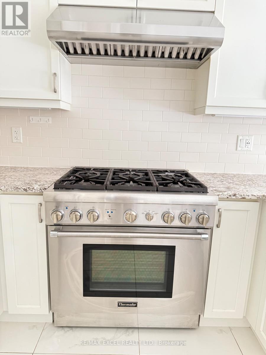 18 Macdonald Court, Richmond Hill, Ontario  L4E 4S3 - Photo 31 - N12524946