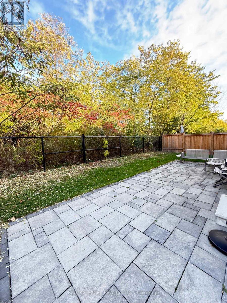 18 Macdonald Court, Richmond Hill, Ontario  L4E 4S3 - Photo 3 - N12524946