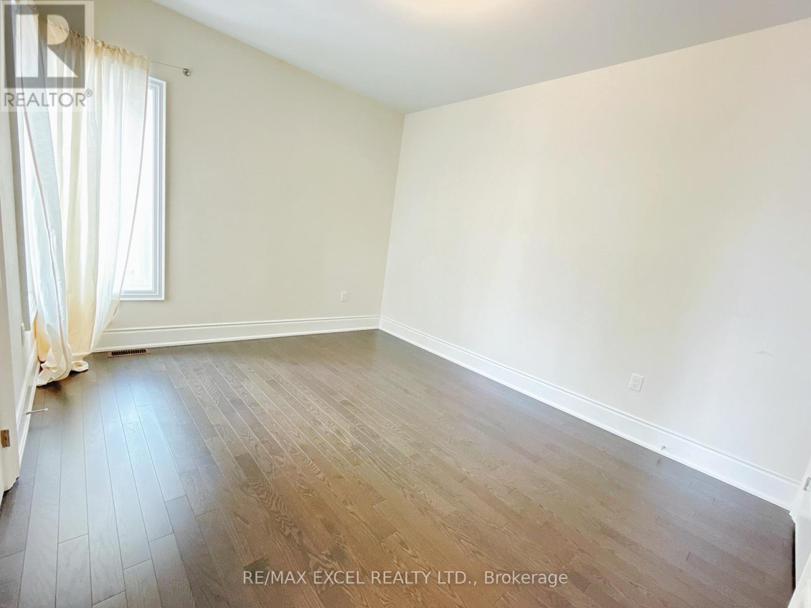 18 Macdonald Court, Richmond Hill, Ontario  L4E 4S3 - Photo 13 - N12524946