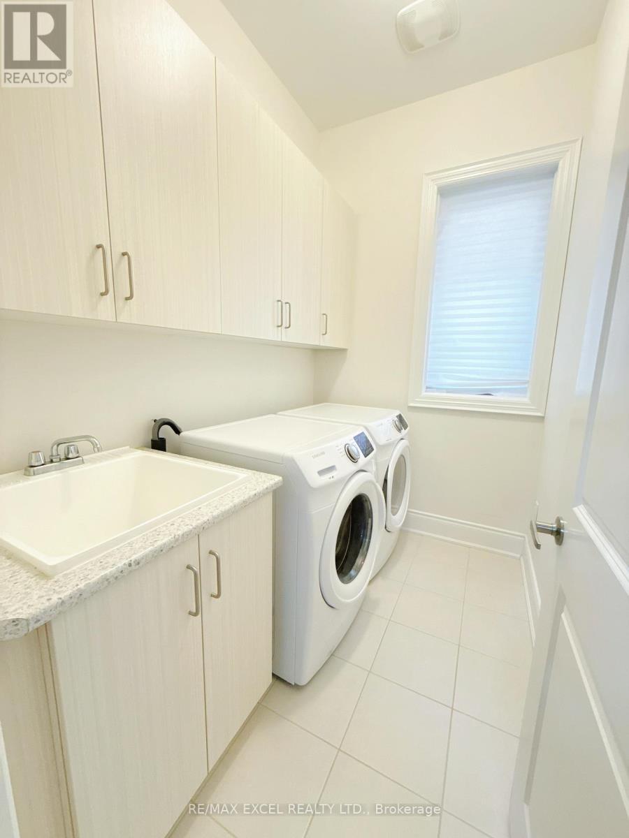 18 Macdonald Court, Richmond Hill, Ontario  L4E 4S3 - Photo 11 - N12524946