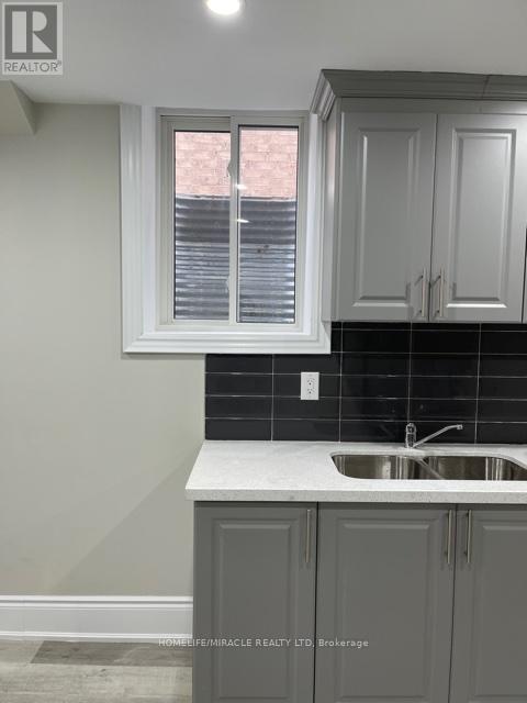 78 Saint Dennis Road, Brampton, Ontario  L6R 0B6 - Photo 5 - W12533086