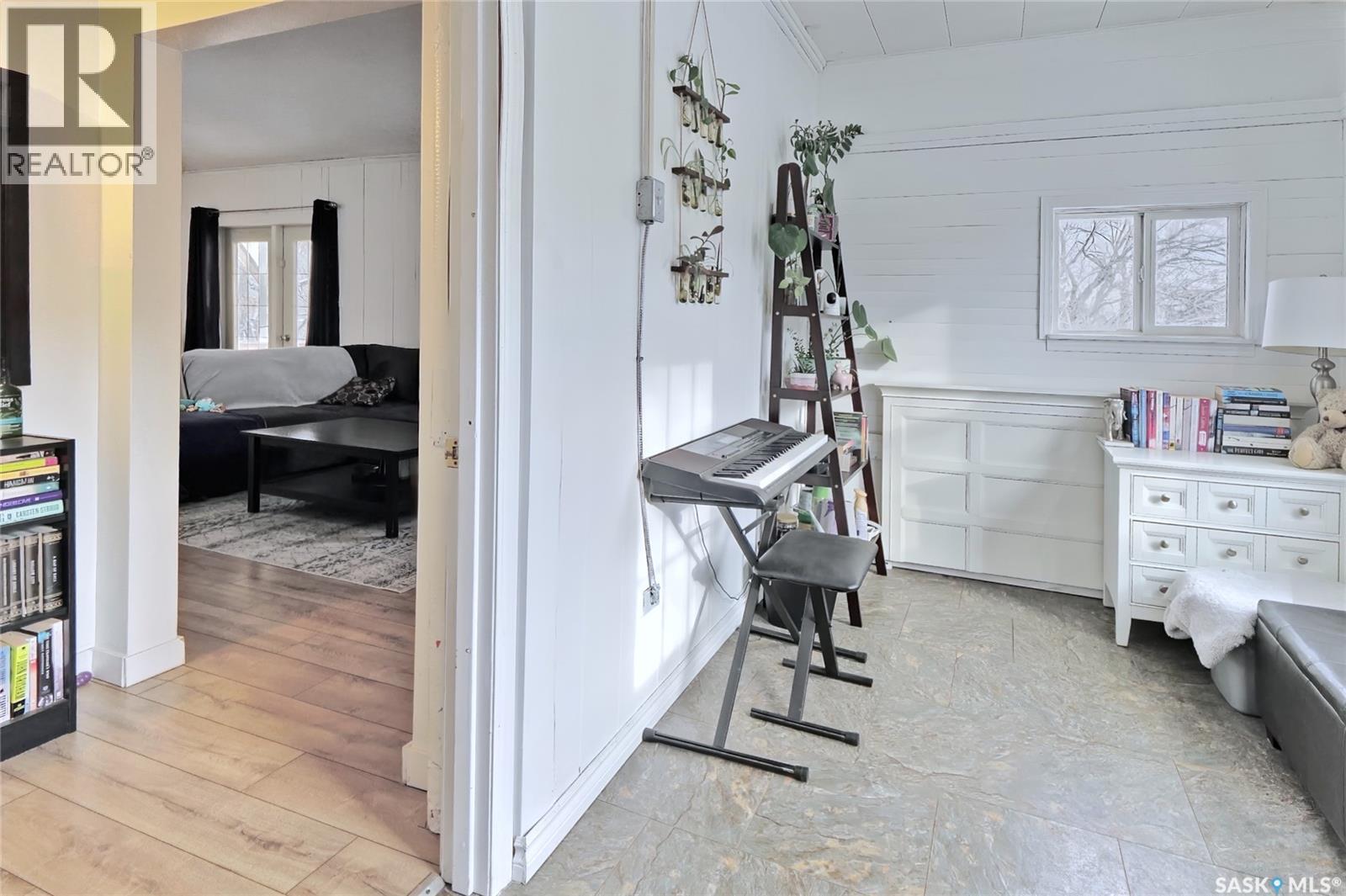 142 Hochelaga Street W, Moose Jaw, Saskatchewan  S6H 2G3 - Photo 2 - SK023862