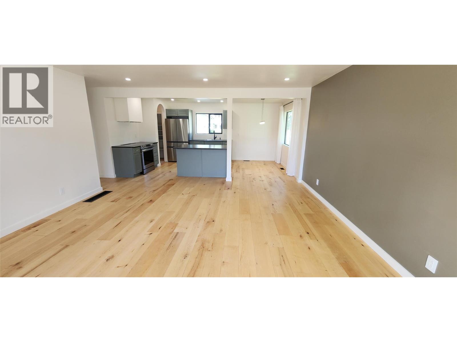 6295 College Road, Grand Forks, British Columbia V0H 1H2 - Photo 3 - 10369133