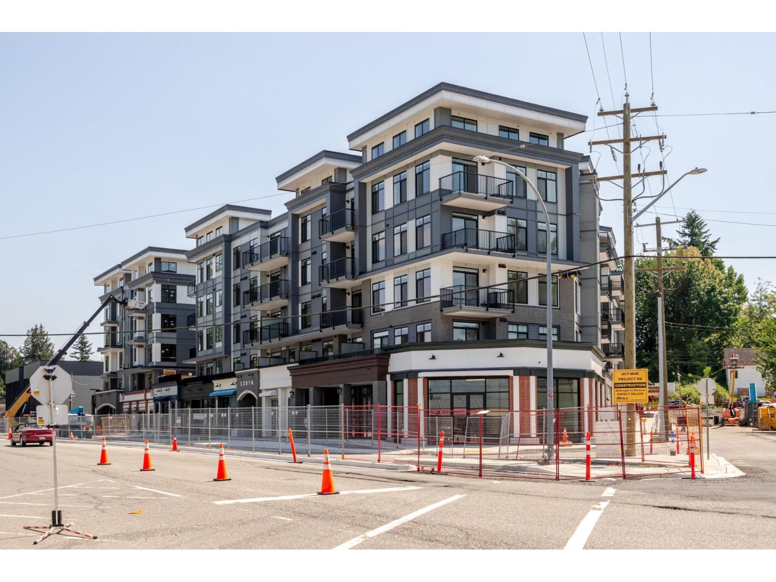 015 33816 SOUTH FRASER WAY, abbotsford, British Columbia